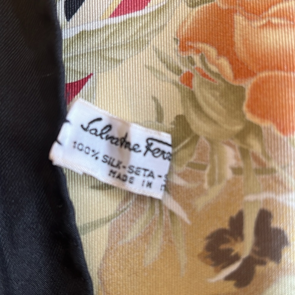 Salvatore Ferragamo 100%Silk Scarf with box - Picture 8 of 13